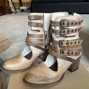 Clover taupe size 10